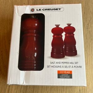 Le Creuset Salt and Pepper Mill Set